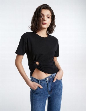 Black Women's Urban Revivo Cropped With Ring Detail T Shirts | FIV2498PW