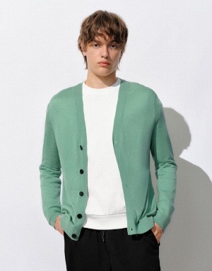 Green Men's Urban Revivo Straight Knitted Cardigan | MXB6774LV