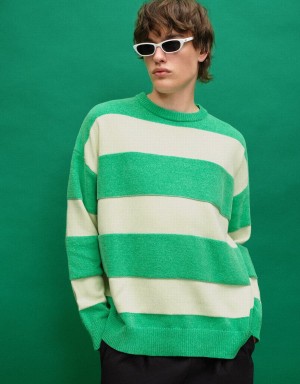 Green Men's Urban Revivo Striped Crew Neck Knitted Cardigan | PUI5658WK