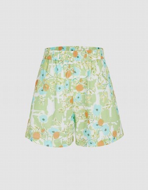 Green Women's Urban Revivo Allover Print Elastic Waist Shorts | FLP8496VX