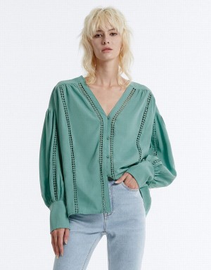 Green Women's Urban Revivo Pointelle Buttoned Shirts | ERX7743ID