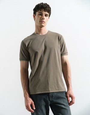 Khaki Men's Urban Revivo Crew Neck Straight T Shirts | IFA559ET