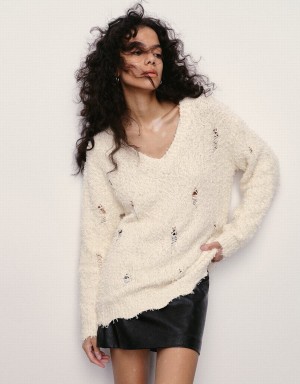 White Women's Urban Revivo Crew Neck Knitted Cardigan | PRL7754JU