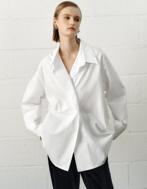 White Women's Urban Revivo Loose Sraight Shirts | NFV873LB