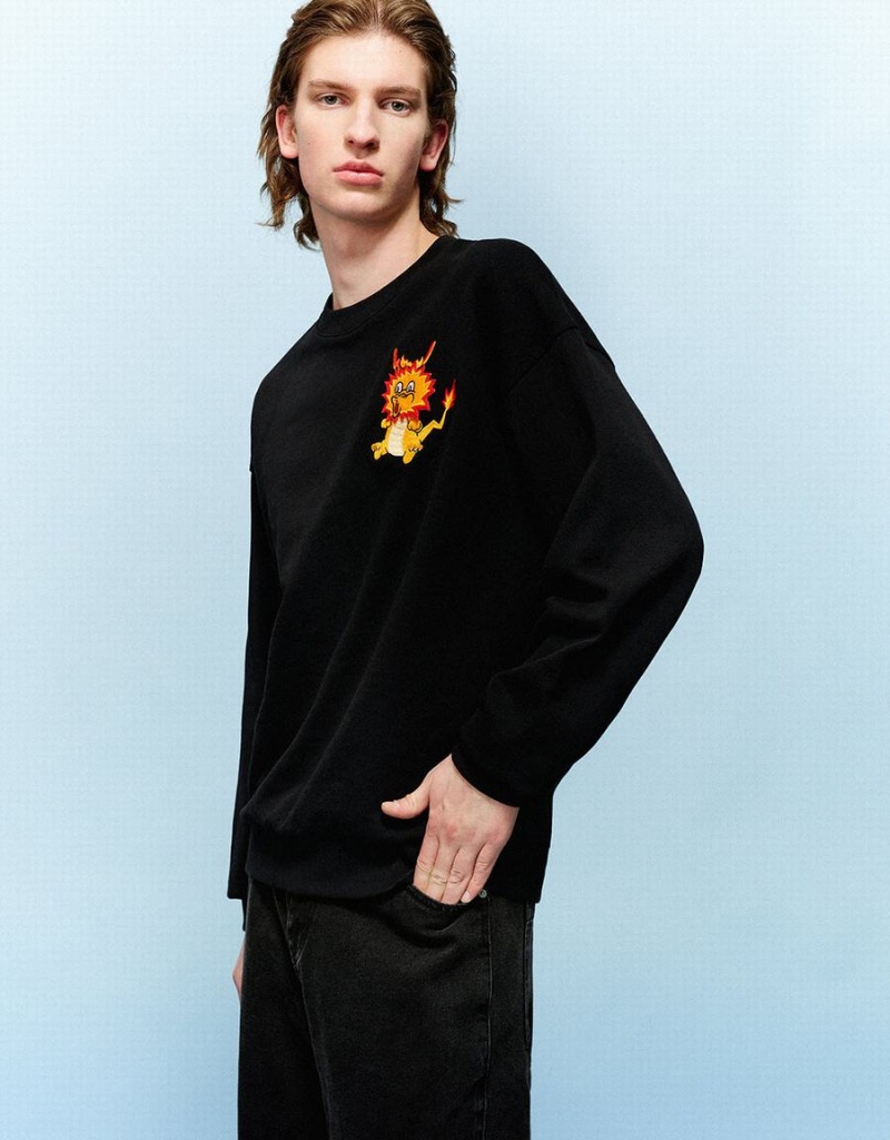 Black Men's Urban Revivo Dragon Embossed Crew Neck Sweatshirts | EHM4147ZZ