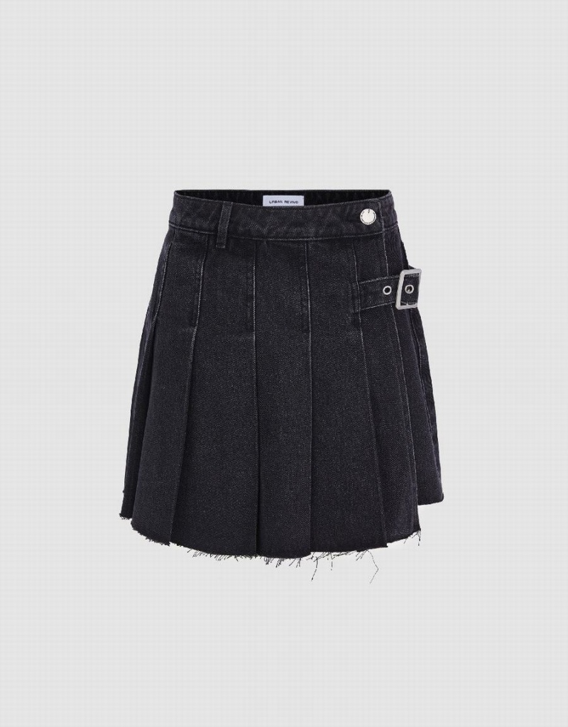 Black Women\'s Urban Revivo Pleated Denim With Belt Shorts | UIN9336HA