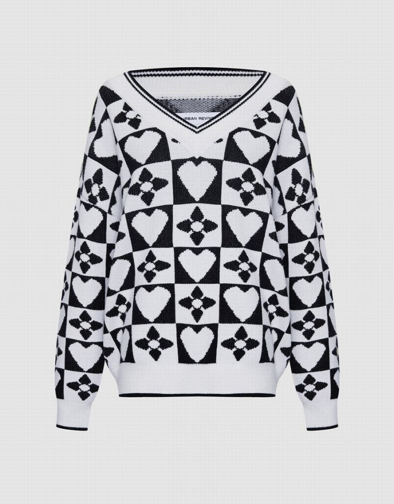 Grey Women\'s Urban Revivo Heart & Checkered Pattern Sweaters | BTH9375CP